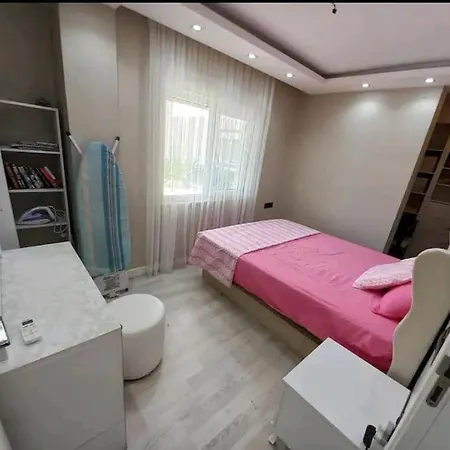 Apartament Konyaalti'nda Lueks Havuzlu 1+1 *