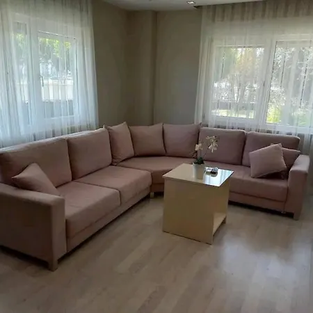 Konyaalti'nda Lueks Havuzlu 1+1 *