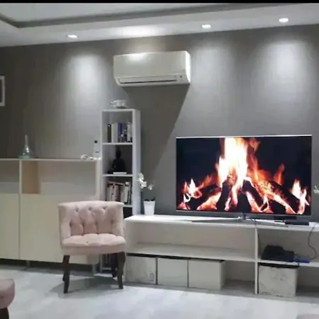 Konyaalti'nda Luks Havuzlu 1+1 Apartment Antalya