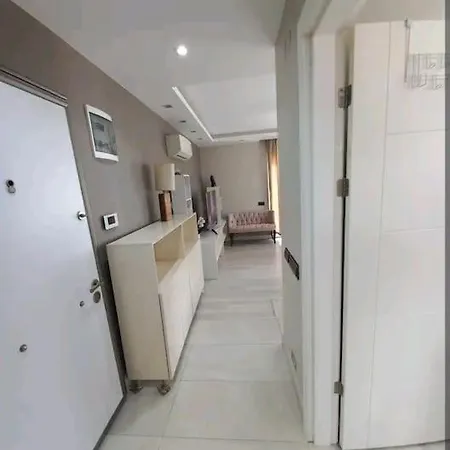 Konyaalti'nda Luks Havuzlu 1+1 * Antalya